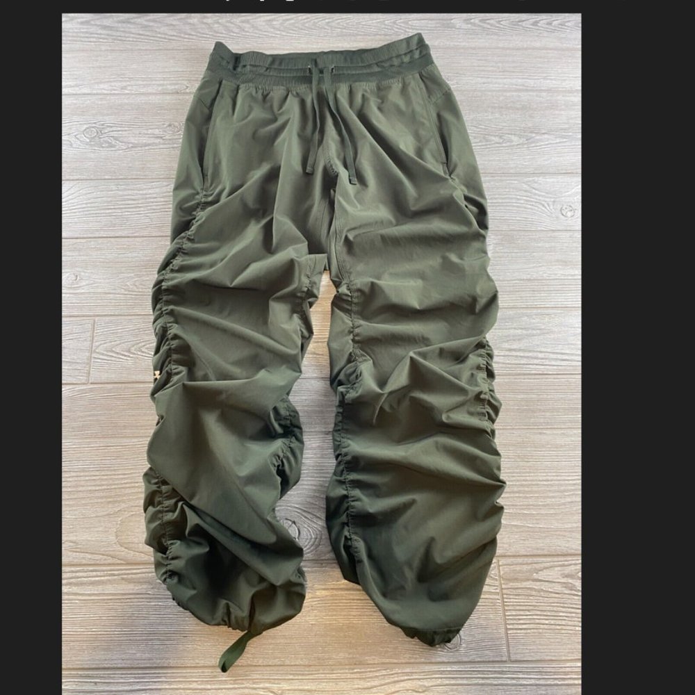 Under Armour M Loose Storm Green Pants Camp Joggers Woman’s Ruched